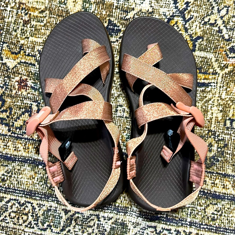 NWOB rose gold Chacos